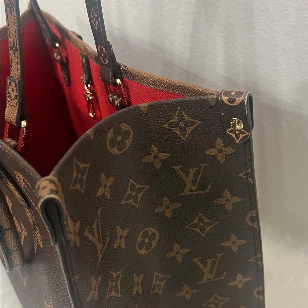 Louis Vuitton Onthego Bag - Picture 9 of 11